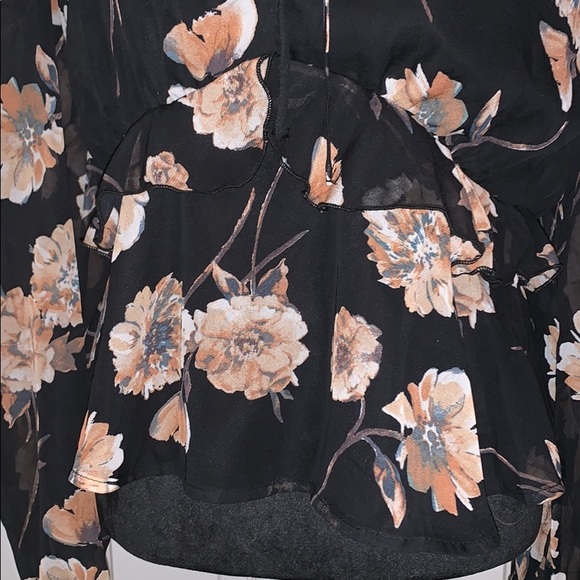 Sexy VENUS Cold Shoulder Blouse - Picture 5 of 8